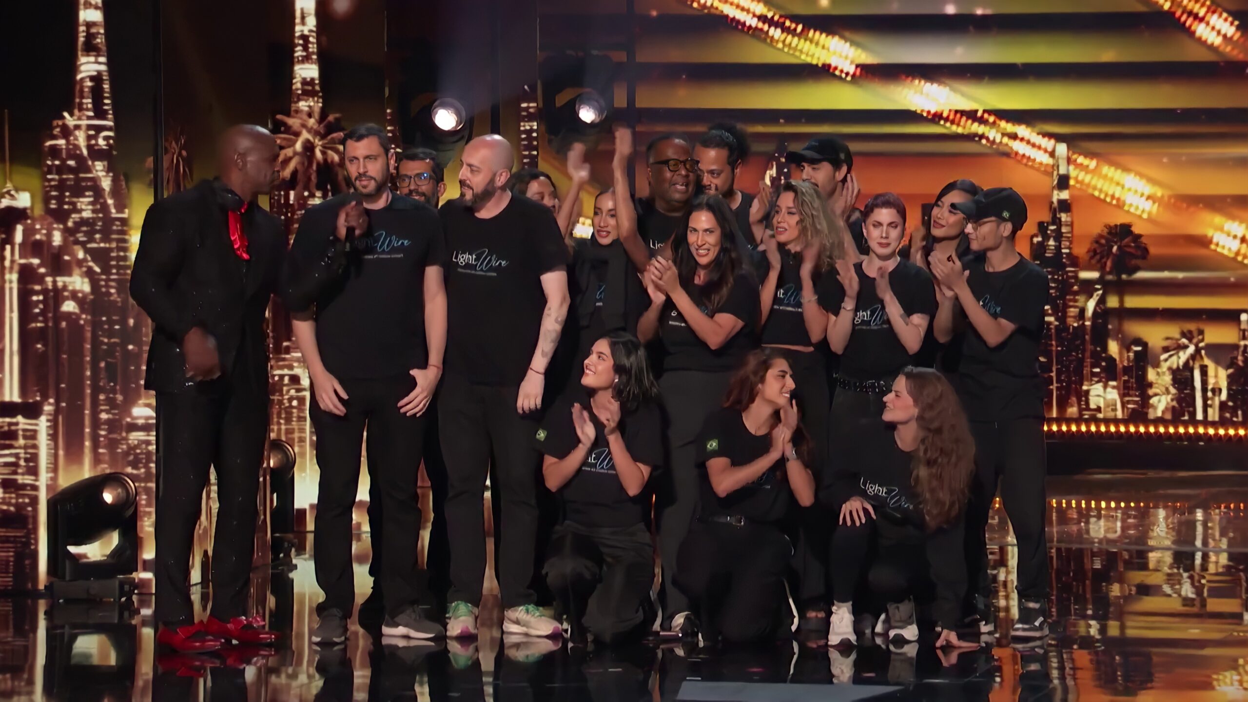 LightWire no palco do AGT no momento do anúncio dos vencedores. Foto: frame de vídeo do YouTube